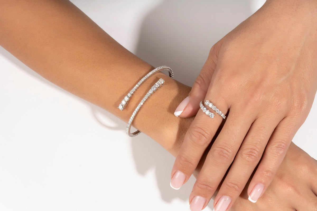 14K Graduated Diamond Flexi Bangle | Restivo Jewelers