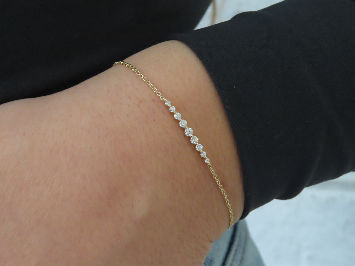 14K Graduated Diamond Bracelet | Restivo Jewelers