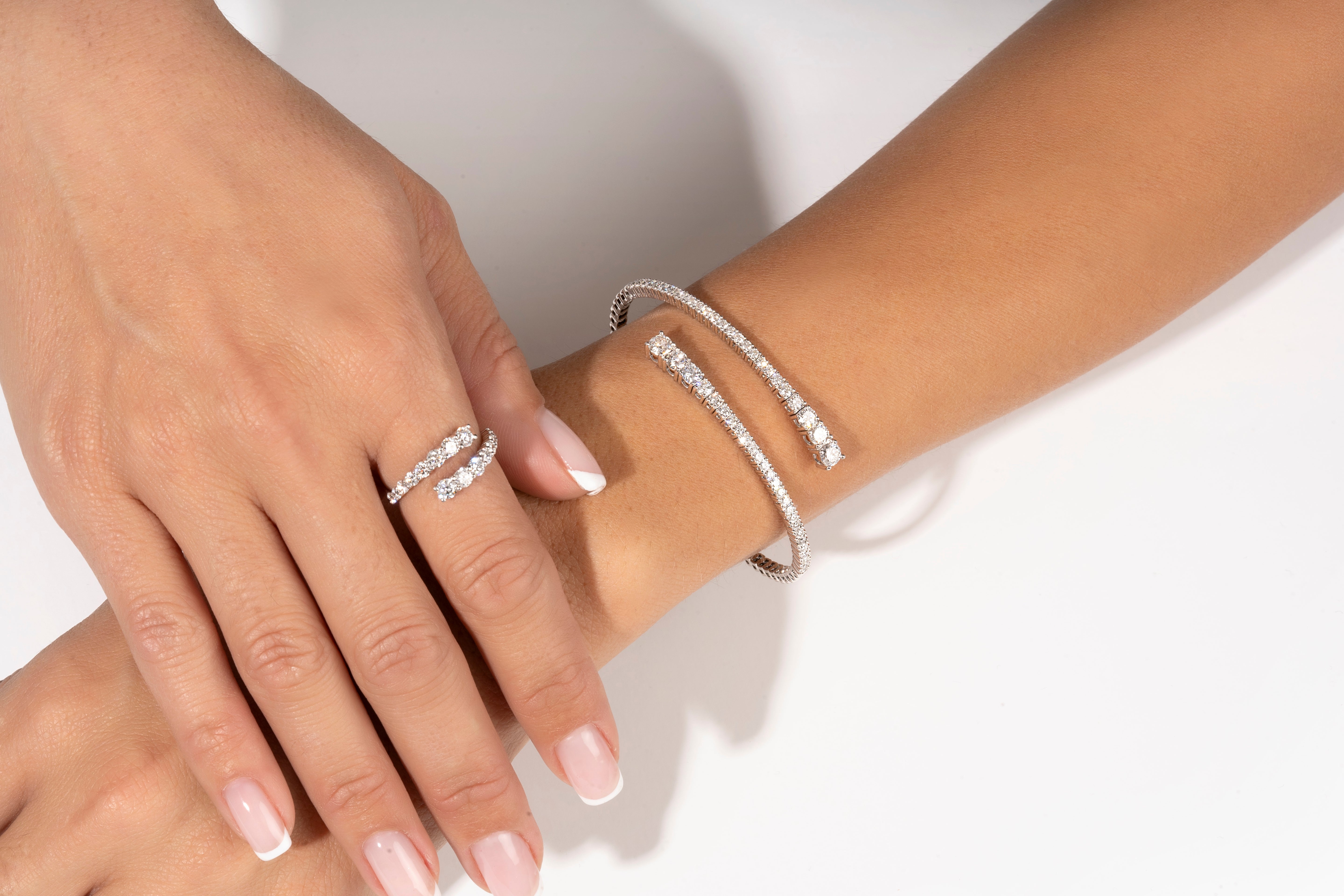 14K Graduated Diamond Flexi Bangle